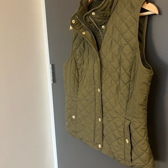 Talbots M petite very good condition barn coat Olive Quilted Vest- equestrian - Picture 6 of 12